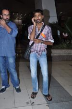 Dhanush return from Chennai in Mumbai Airport on 19th June 2013 (6).JPG